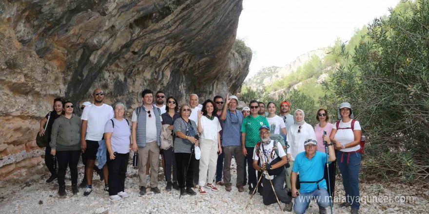 Yüzlerce doğasever, Değirmendere Kanyonu’na yürüdü