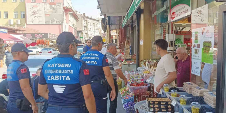 Zabıta ekiplerinden kaldırım ve yol işgallerine denetim