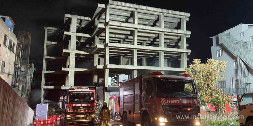 Zeytinburnu’nda iş merkezindeki yangını söndürme çalışmaları 13 saattir sürüyor