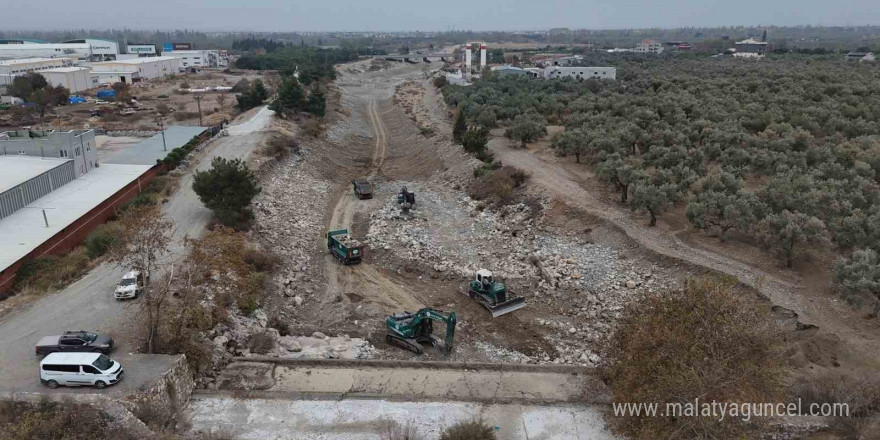 Zeytinli Çayı’nda ıslah çalışması yapılıyor