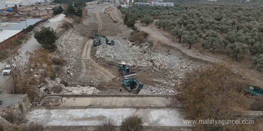 Zeytinli Çayı’nda ıslah çalışması yapılıyor