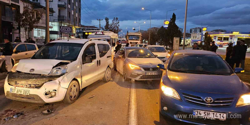 Zincirleme trafik kazasında 7 kişi yaralandı