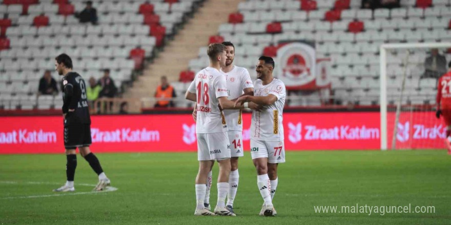 Ziraat Türkiye Kupası: Antalyaspor: 2 - Kocaelispor: 0 (İlk yarı)