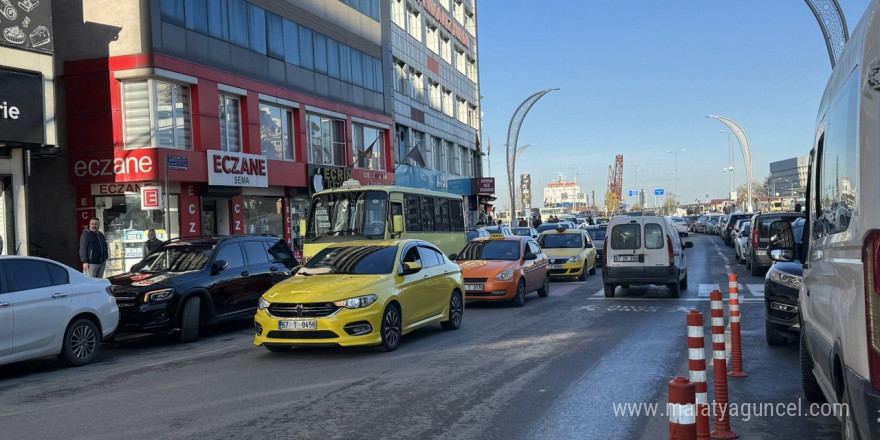 Zonguldak Belediyesi’nin rüsum ücretlerine yaptığı zam esnafa kontak kapattırdı