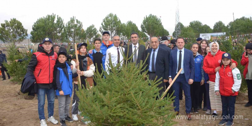 Zonguldak‘ta 23 bin 500 fidan toprakla buluşturuldu