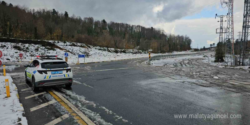 Zonguldak’ta kar yağışı sonrası güzergahlar ulaşıma açıldı