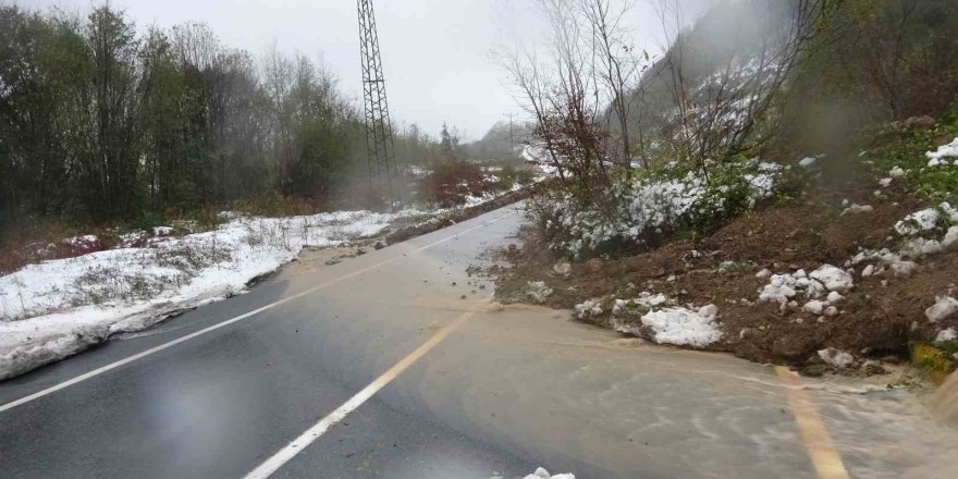 Zonguldak’ta sağanak ve fırtınanın ardından heyelan