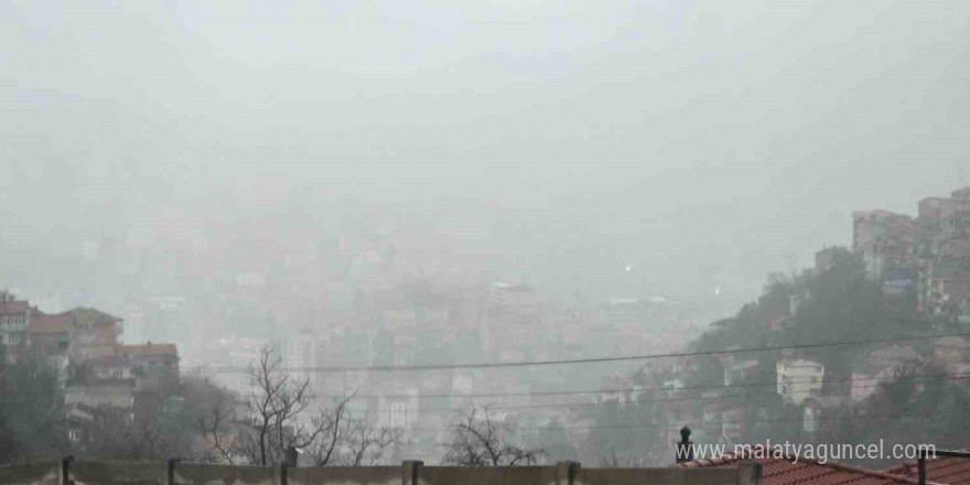 Zonguldak’ta sis ve yağışlı hava etkili oluyor