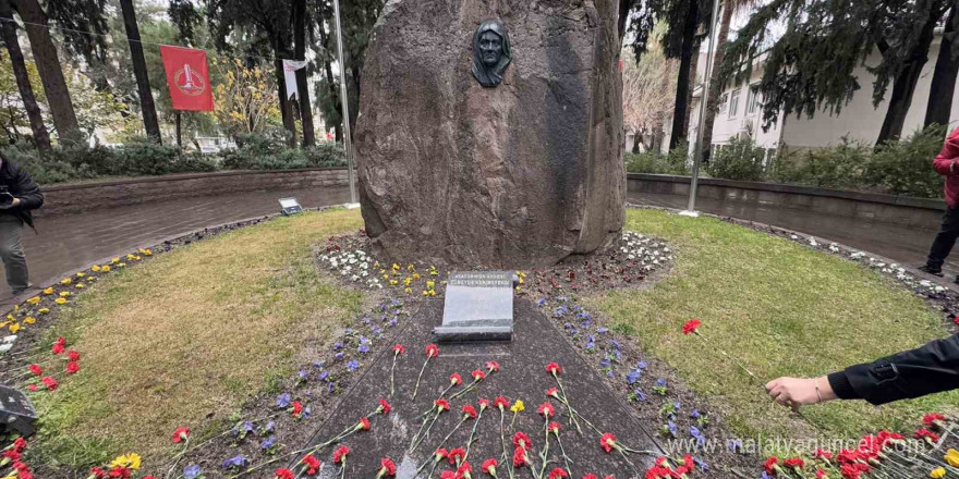 Zübeyde Hanım vefatının 102. yıl dönümünde mezarı başında anıldı